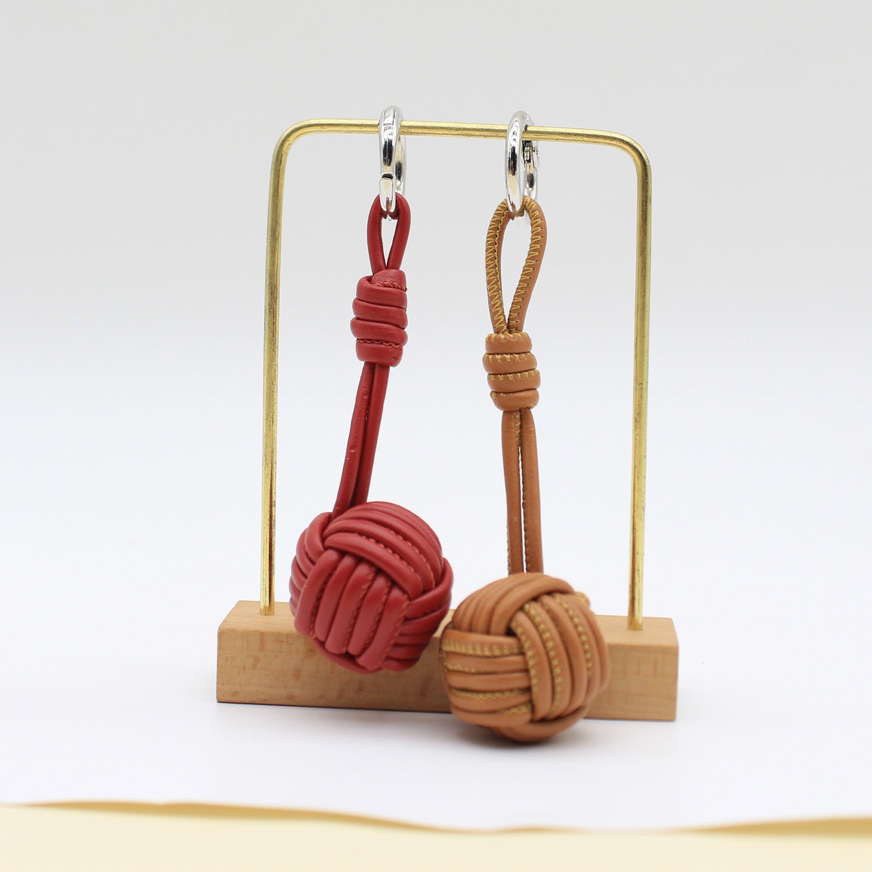 Wholesale Autumn and winter PU leather rope hand-woven ball bag pendant mobile phone pendant ins